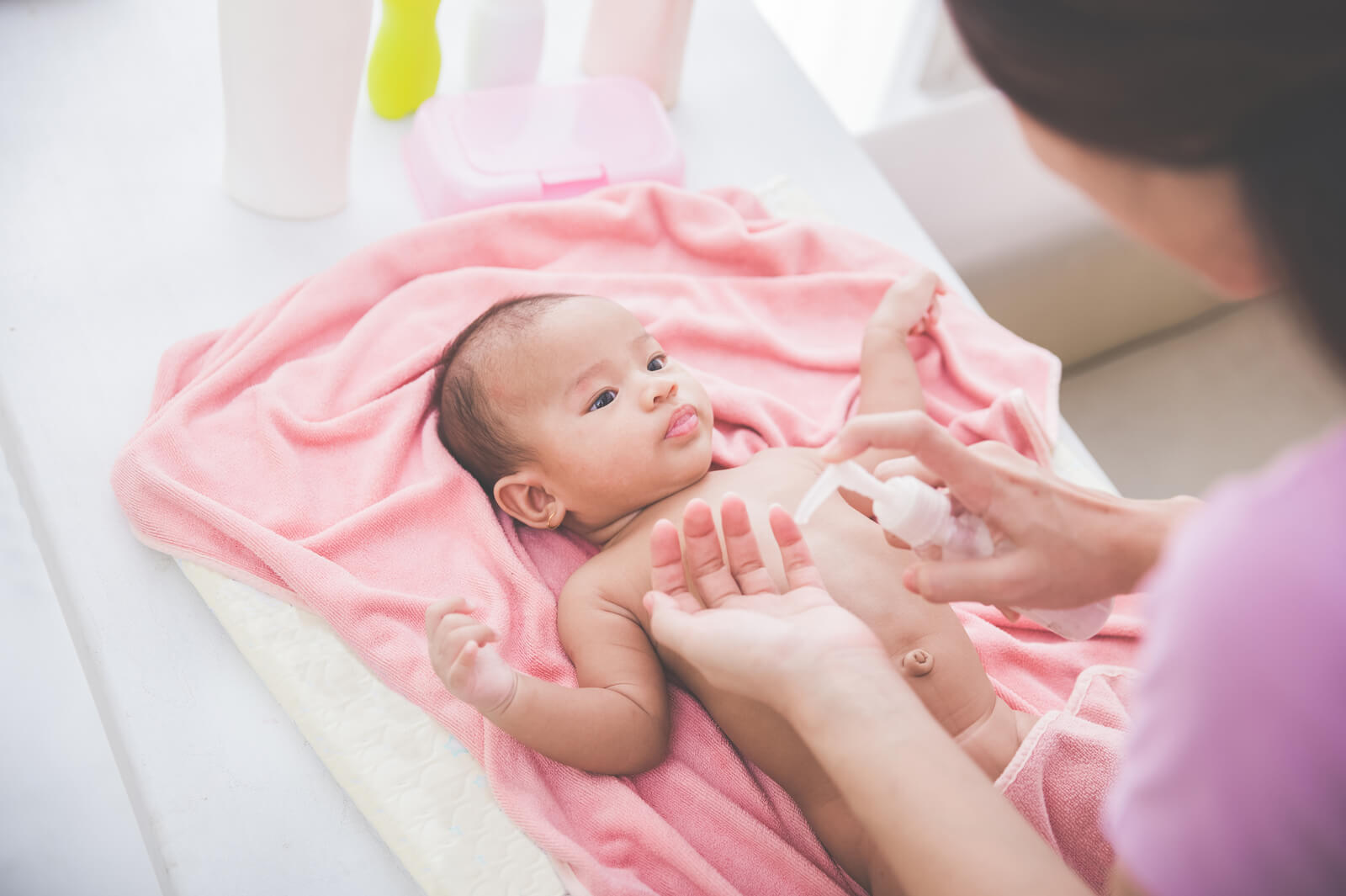 5 Produk Bayi yang Tepat untuk Perawatan Kulit Bayi yang Baru Lahir