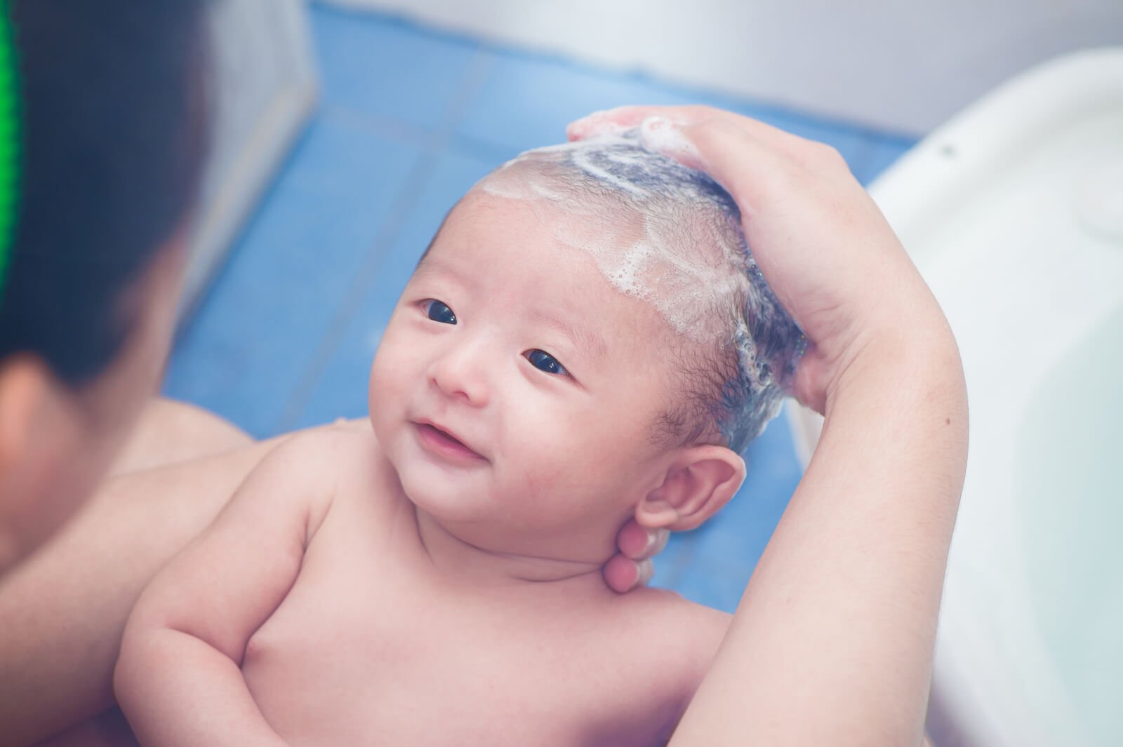 Penyebab Rambut Bayi Rontok dan Cara Mencegahnya