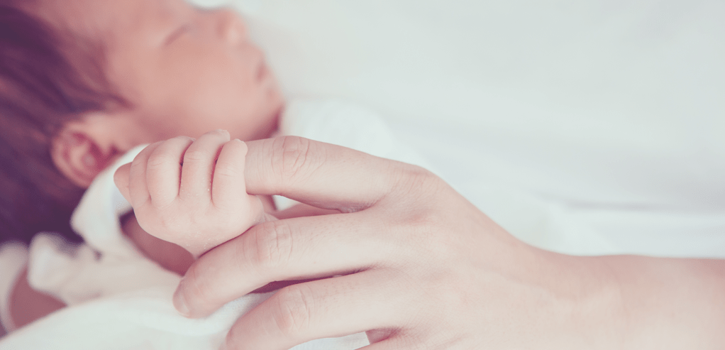 Menjaga Kulit Sensitif Bayi yang Baru Lahir