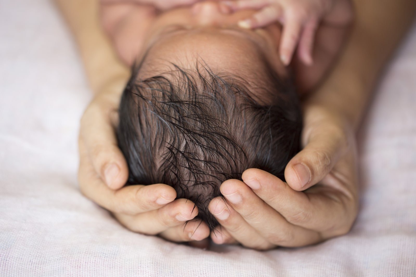 Manfaat Penting Minyak Rambut untuk Bayi