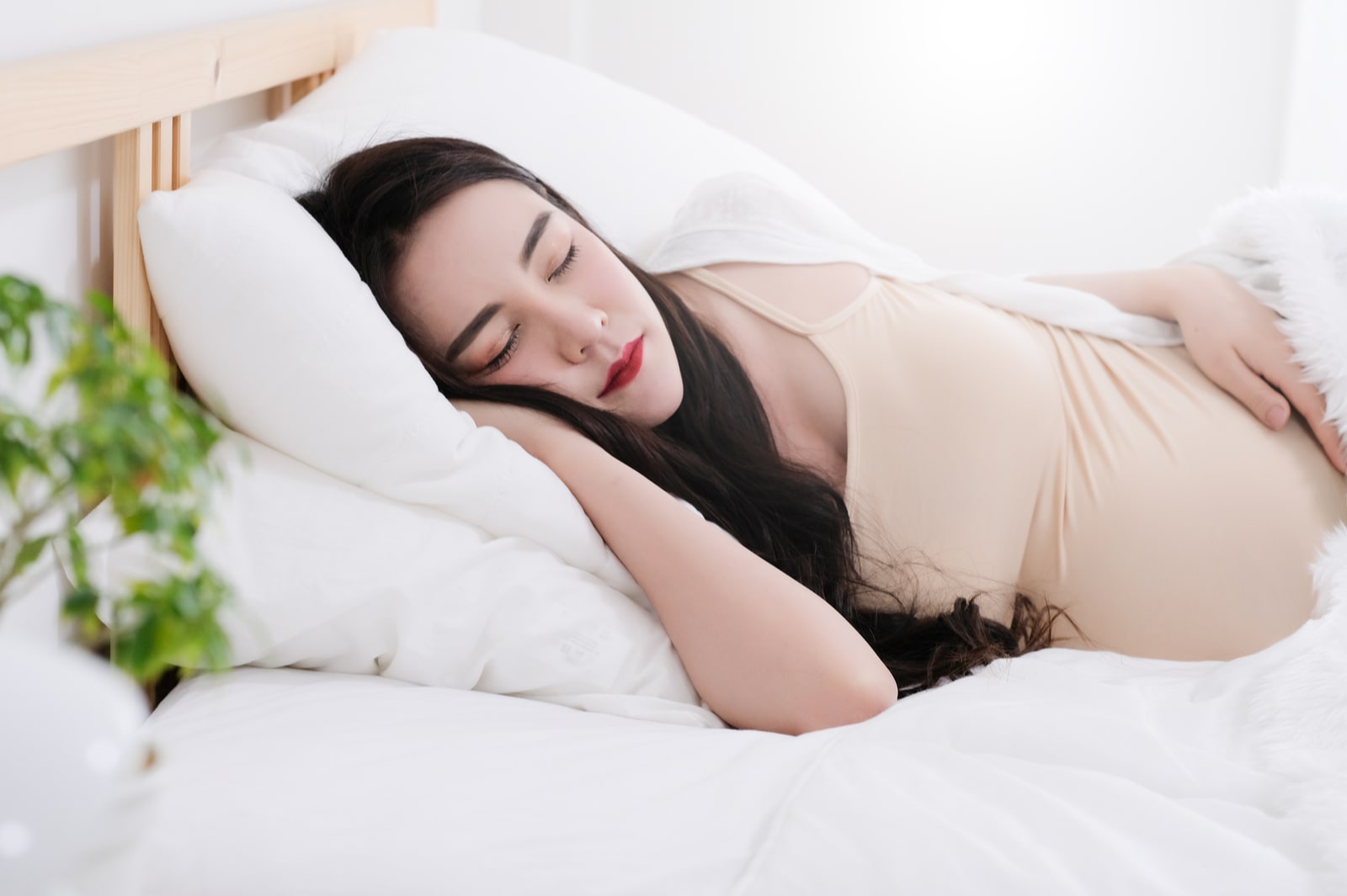 3 Penyebab Ibu Hamil Susah Tidur Nyenyak dengan Posisi yang Pas