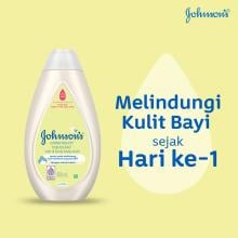 JOHNSON'S® Cottontouch™ Top-To-Toe  hair & body baby bath